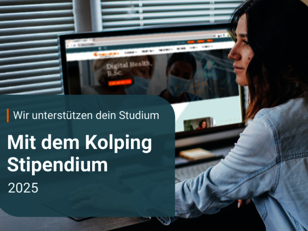 Eine Frau von der Seite an einem Bildschirm und dazu der Text, dass das Studium mit dem Kolping Stipendium unterstützt wird.
